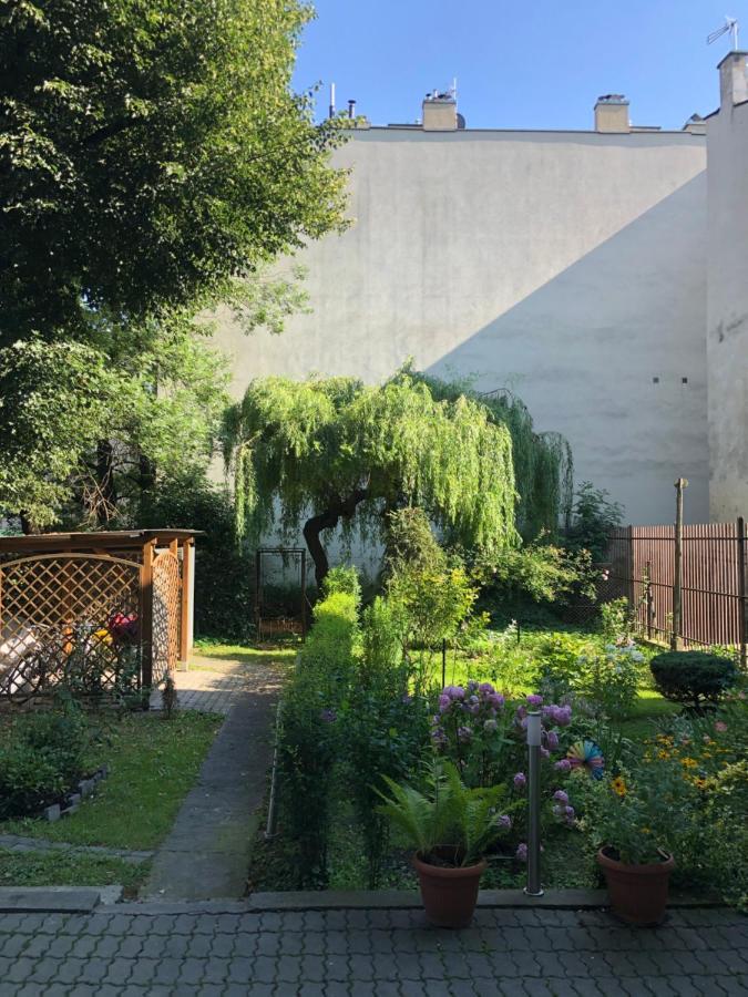Studio Z Ogrodem Przy Starej Zajezdni Kraków Eksteriør billede